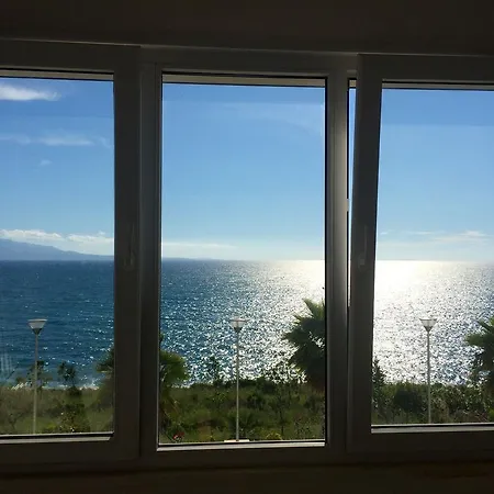 White Khrystyna * Sarandë
