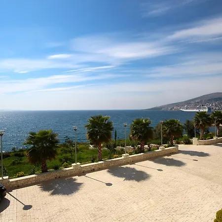 White Khrystyna Sarandë